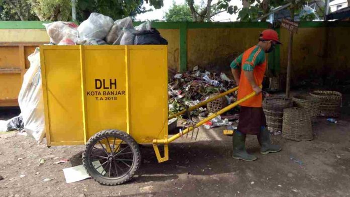 Peetugas Sampah Kota Banjar