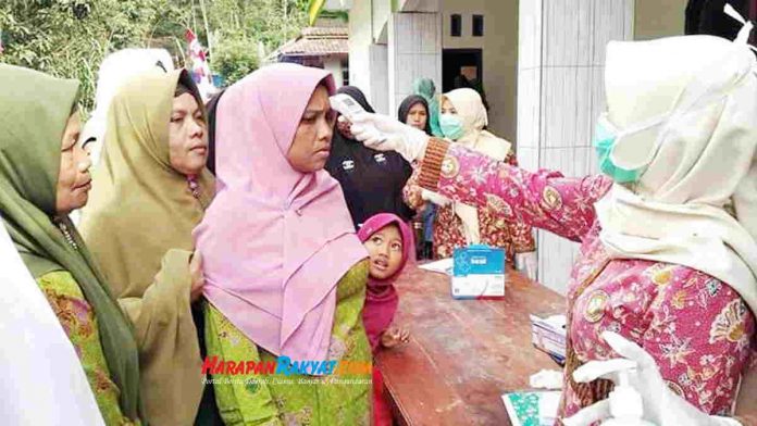 Puskesmas Langkaplancar Pangandaran Cek Suhu Tubuh Ratusan Peserta Pengajian