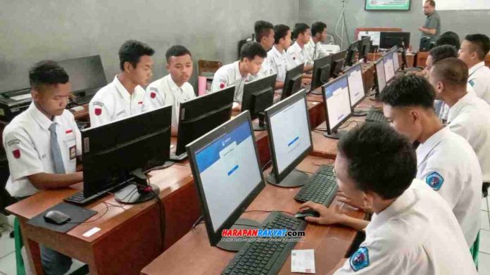 Siswa SMK Negeri 1 Padaherang, Kabupaten Pangandaran.