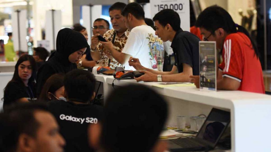 Antusiasme masyarakat menyambut kehadiran Samsung Galaxy S20 Series pada acara Consumer Launch di Central Park yang dibuka pada hari Jum'at (06/03/2020). Photo: Istimewa.