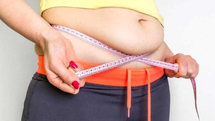 Wanita yang Memiliki Perut Sedikit Buncit