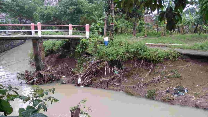 Warga PLO Banjarsari Ciamis Minta Perbaikan Kirmir Anak Sungai Cikaso