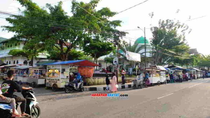Jelang PSBB, Alun-alun Pamarican Ciamis Masih Dipenuhi PKL dan Pengunjung
