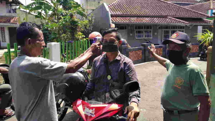 Cegah Penyebaran Covid-19, Warga Kedung Panjang Ciamis Perketat Keluar Masuk Pendatang