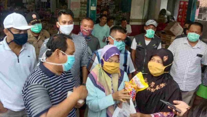 Bupati Temukan Sembako Bantuan di Pangandaran Kadaluarsa