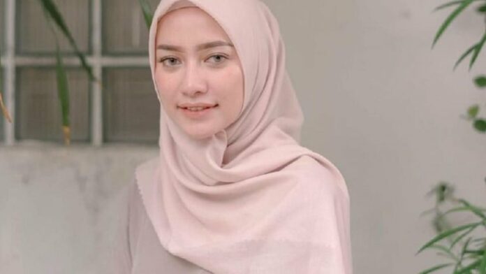 Kerudung Segi Empat Polos