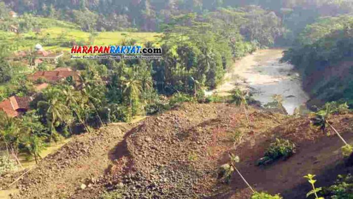 Longsor di Rajadesa Ciamis Timbun Sungai Cijolang
