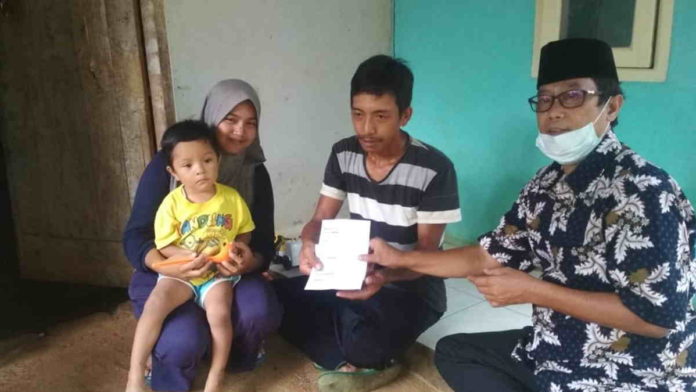 PDI Perjuangan Ciamis Bantu Balita Tanpa Anus Agar Segera Dioperasi
