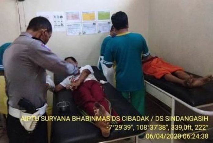 Pengendara Motor Tabrak ODGJ di Jalan Raya Banjarsari Ciamis