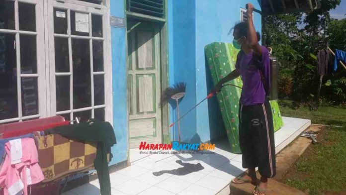 Penyemprotan disinfektan di Desa Kepel