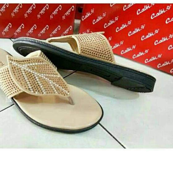  Sandal  Calbi  Terbaru  Model  Kekinian dengan Kenyamanan 