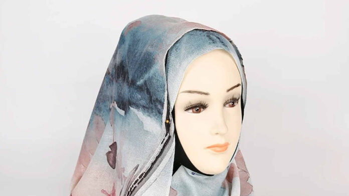 Tips Menggunakan Kerudung Segi Empat Motif yang Kekinian