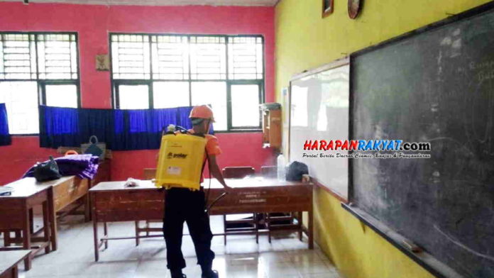 BPBD Pangandaran Semprot Seluruh Ruang Isolasi Mandiri
