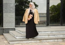 Blazer Panjang Wanita Muslimah Modern untuk Tampil Anggun