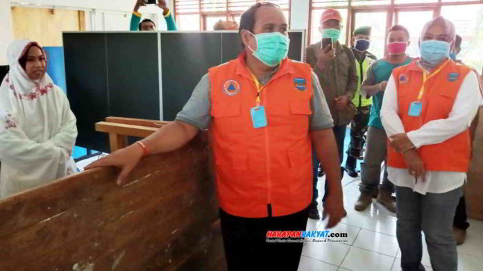Bupati Pangandaran, H. Jeje Wiradinata, saat melaunching Tempat Isolasi Mandiri khusus buat pemudik di gedung SMPN 2 Padaherang, Kabupaten Pangandaran, Kamis (30/04/2020). Foto: Madlani/HR.