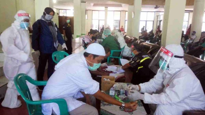 Dua Jamaah Shalat Jumat di Masjid Agung Kota Banjar Reaktif Rapid Test Corona