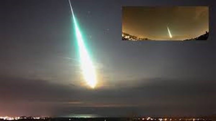 Meteor Jatuh di Surabaya