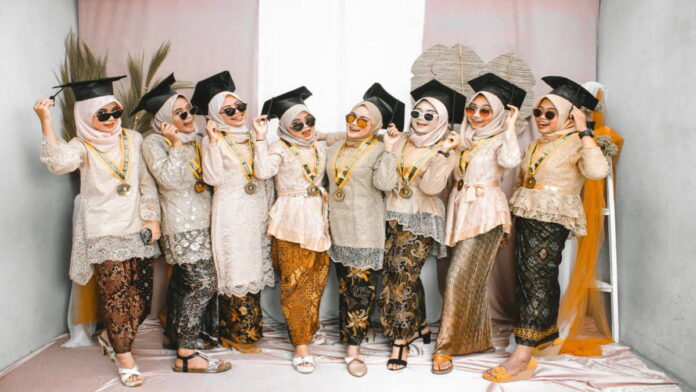 Model Jilbab Wisuda
