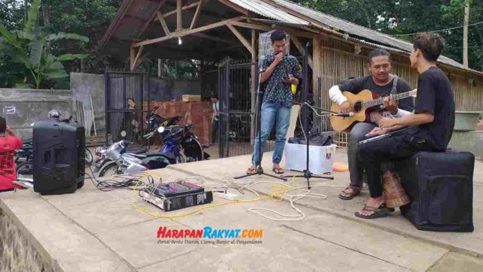 Pemuda di Ciamis ngabuburit