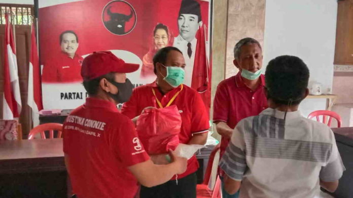 PDI Perjuangan Pangandaran Bagikan Ribuan Paket Sembako untuk Kader Partai