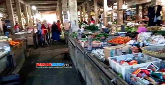 Pasar tradisional di Kalipucang, Kabupaten Pangandaran, masih terlihat sepi dari pengunjung. Foto: Entang SR/HR.