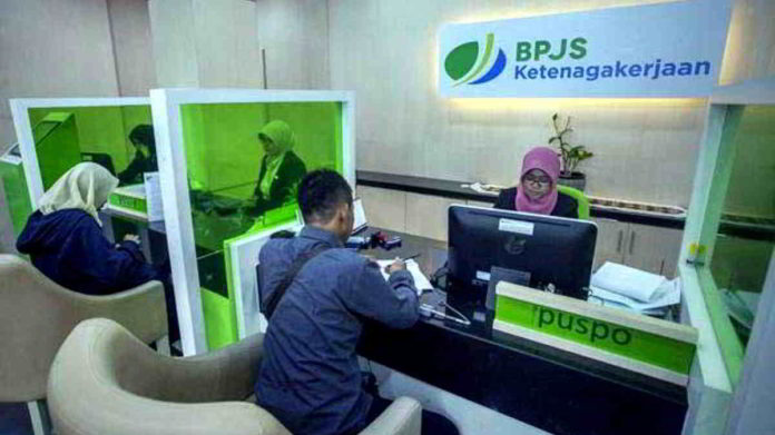 Syarat mencairkan saldo BPJS Ketenagakerjaan bagi pekerja yang kena PHK. Foto: Net/Ist.
