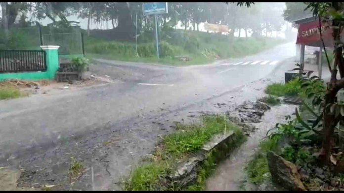 Warga Neglasari Ciamis Keluhkan Buruknya Saluran Drainase