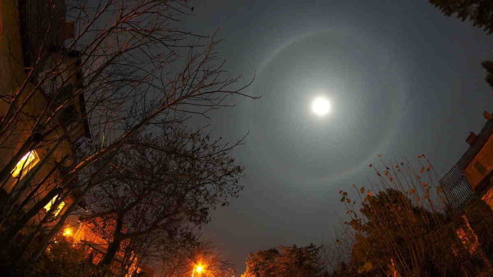 Fakta Fenomena Bulan Bercincin