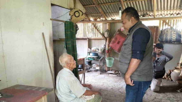 Hidup Sebatang Kara, Kakek di Banjarsari Ciamis Hidup dengan Kondisi Memprihatinkan
