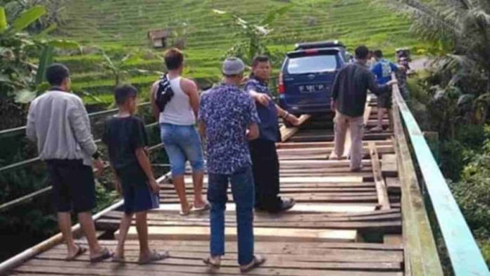 Jembatan Ciseel Kabupaten Tasikmalaya Rusak Parah