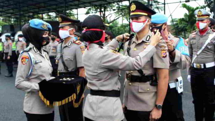 Kapolres Kota Banjar, AKBP. Melda Yanny, saat acara pengukuhan dua pejabat baru di Mapolres Banjar. Foto: Istimewa.
