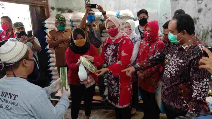 Pemkab Pangandaran Kembali Salurkan Bantuan Sembako