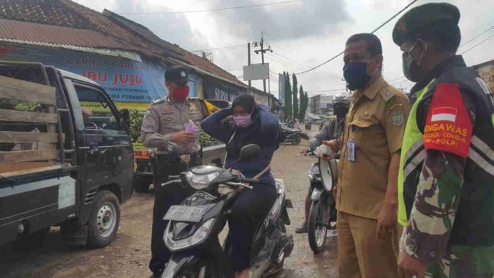 Pengunjung & Warga Pasar Banjarsari Ciamis Wajib Pakai APD Kesehatan