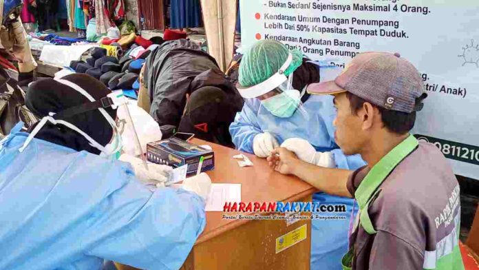 Petugas Medis Jemput Bola rapid test