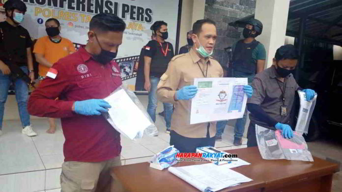 Pelaku tindak pidana penipuan online berhasil dibekuk jajaran Satreskrim Polres Tasikmalaya. Foto: Apip Wilianto/HR.