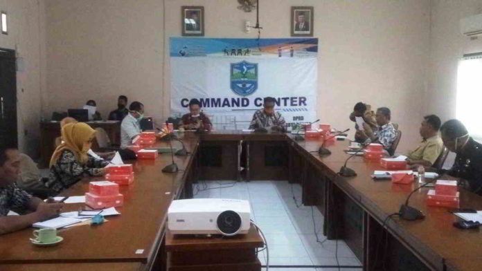 Pembahasan dan penyampaian realisasi anggaran BTT dana Covid-19 di ruang rapat Banggar DPRD Kota Banjar. Foto: Muhlisin/HR.