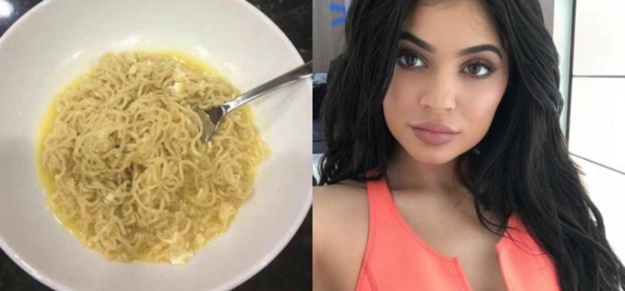 Kylie Jenner Makan Mie Instan Dicampur Telur Menjadi Trending Di Twitter