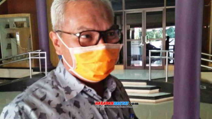 Dinonaktifkan dari jabatan Sekda Ciamis, Asep Sudarman mendatangi Gedung DPRD Kabupaten Ciamis. Foto: Eli S/HR.