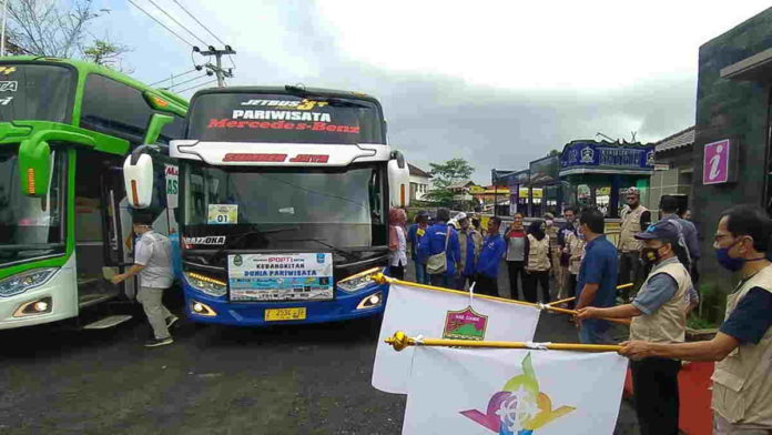 Bangkitkan Sektor Wisata, Puluhan Bus Konvoi Ciamis-Pangandaran