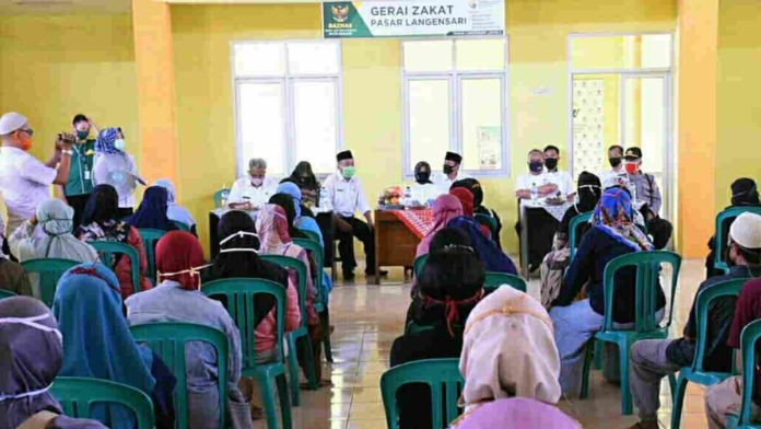 Baznas Kota Banjar Salurkan Bantuan Untuk Para Pedagang Kecil