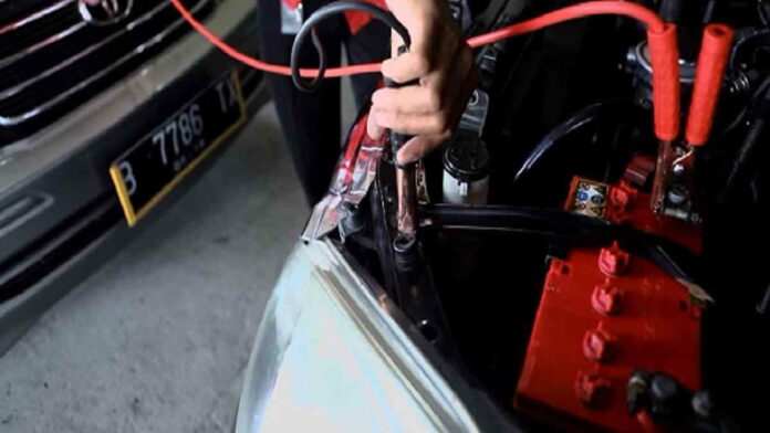 Cara Jumper Aki Mobil dengan Benar dan Aman