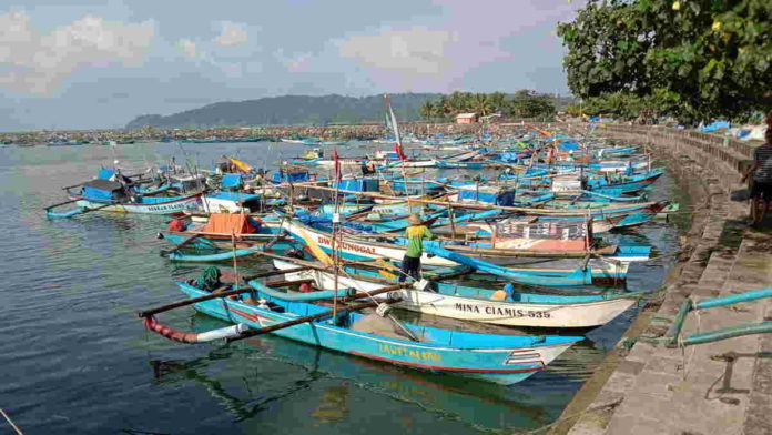 Cuaca Buruk, Nelayan di Pangandaran Berhenti Melaut