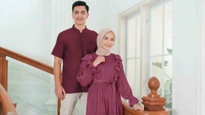 Gamis Couple Terbaru, Tampil Serasi Bersama Pasangan Anda