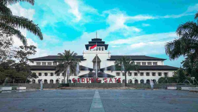 Gedung Sate Berusia 100