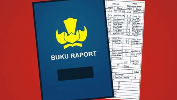 Guru di Pangandaran Bagikan Rapor ke Rumah Siswa