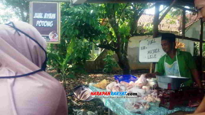 Harga daging ayam potong di Kota Banjar, Jawa Barat, stabil menjelang Lebaran Idul Adha. Foto: Aisyah/HR.