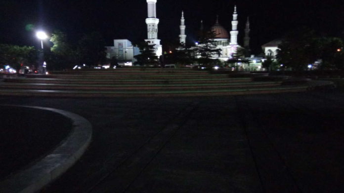 Lampu Hias di Taman Surawisesa Kawali Ciamis Padam