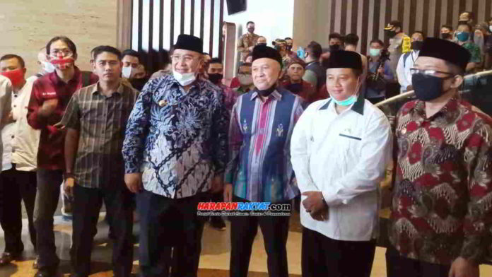 Menteri Koperasi dan UMKM, Teten Masduki, melaunching program unggulan UMKM saat kunjungan kerjanya ke Kota Tasikmalaya. Foto: Apip Wilianto/HR.