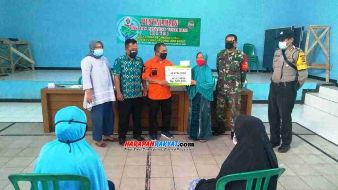 Bantuan Langsung Tunai Dana Desa atau BLT DD tahap 3 sebesar disalurkan Pemdes Desa Ciakar, Kecamatan Cipaku, Kabupaten Ciamis. Foto: Edji Darsono/HR.
