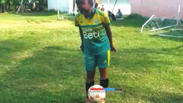 Siswa Sekolah Sepak Bola di Kabupaten Pangandaran, Jawa Barat, tetap berlatih meski masih dalam suasana pandemi Covid-19. Foto: Entang SR/HR.